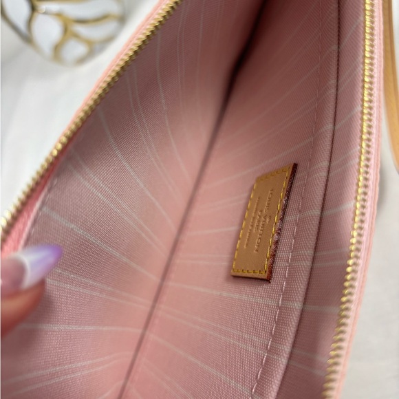 Louis Vuitton Neverfull Pochette By the Pool - Picture 7 of 10